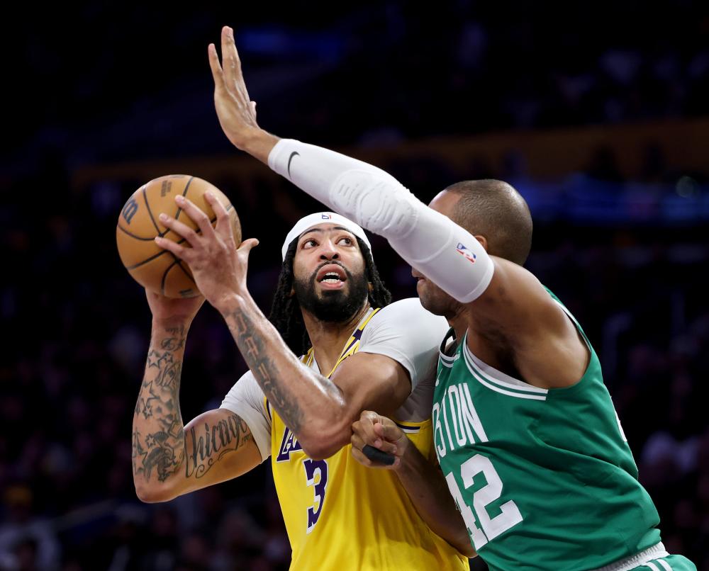 而坚持留在 而坚持留在