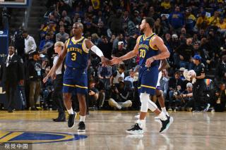 然冲入场地 然冲入场地